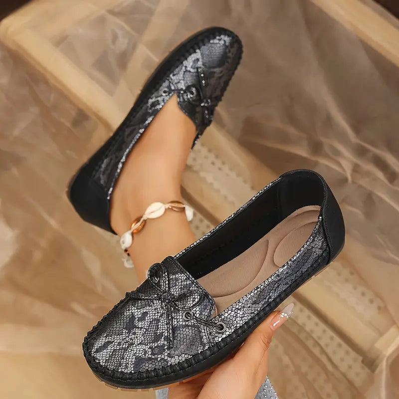 Chic Plus-Size Women's Loafers with Bowknot & Snakeskin Print - Comfortable, Lightweight Slip-On Flats for All Seasons, Retro Style