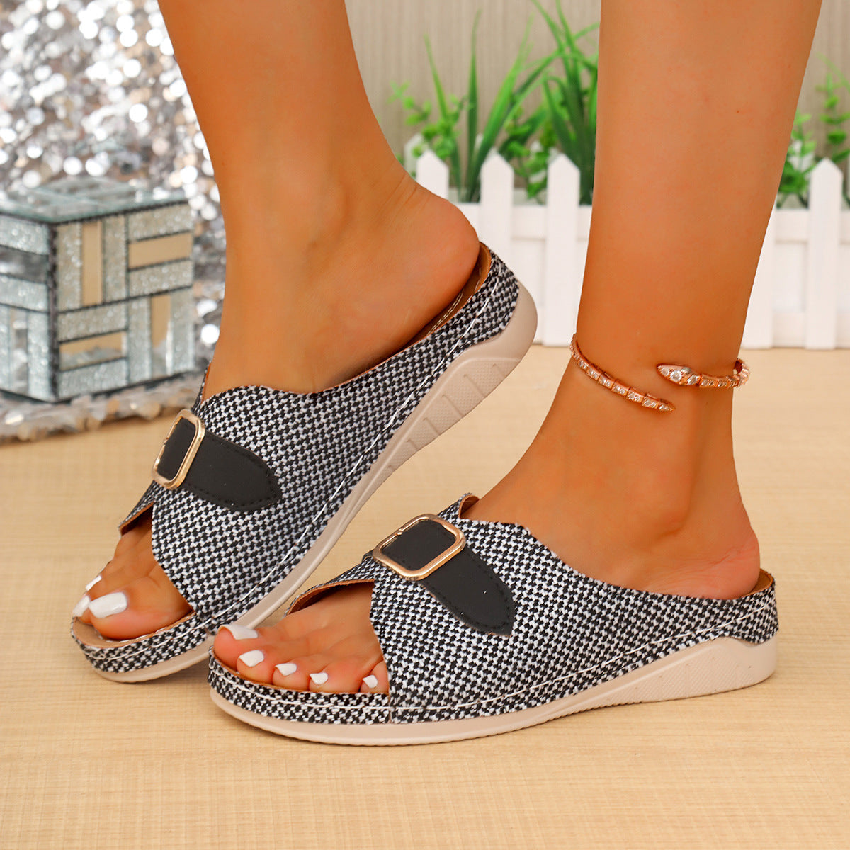 Vintage Style Platform Heel Slip-on Sandals with Open Toe