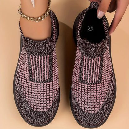 Donne intrecciate intrecciate intrecciate e trasparenti scarpe