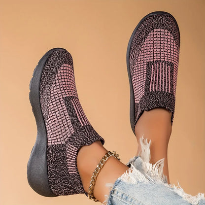 Donne intrecciate intrecciate intrecciate e trasparenti scarpe