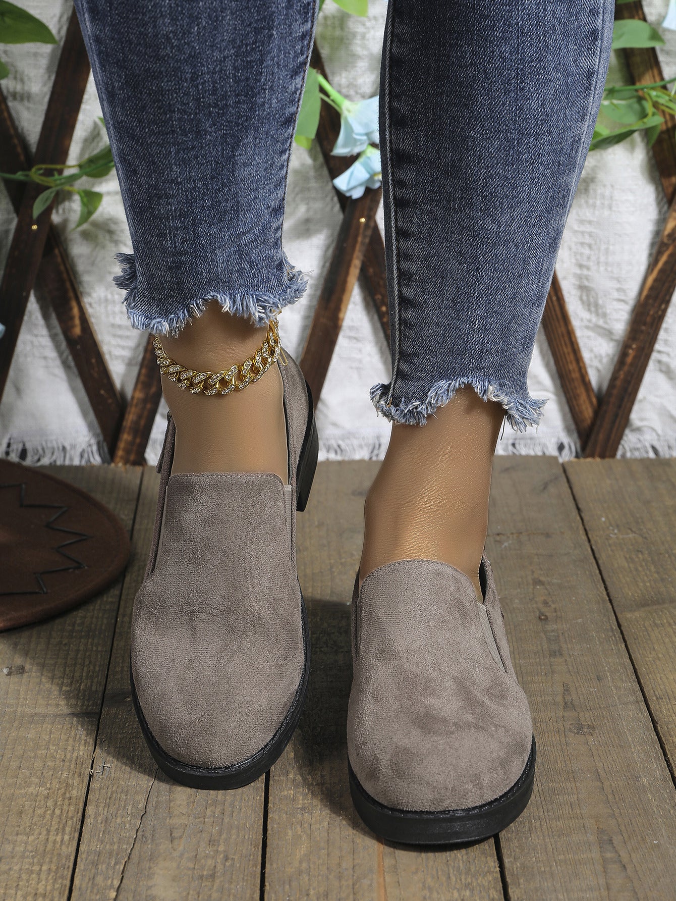 🔥Last Day 50% OFF🔥Women's Slip-On Flats - Comfortable Low Heel,Orthopedic, Solid Color, Soft Sole Shoe