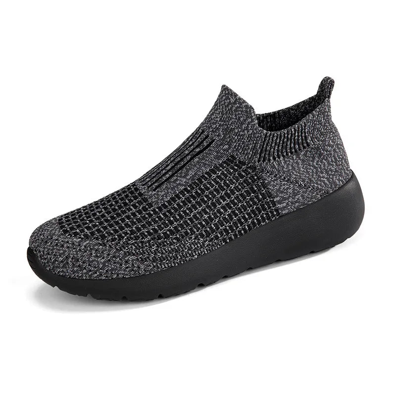 Donne intrecciate intrecciate intrecciate e trasparenti scarpe