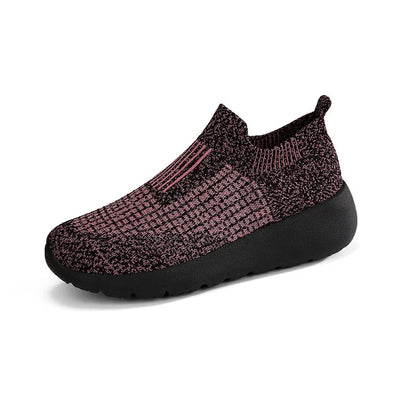 Donne intrecciate intrecciate intrecciate e trasparenti scarpe